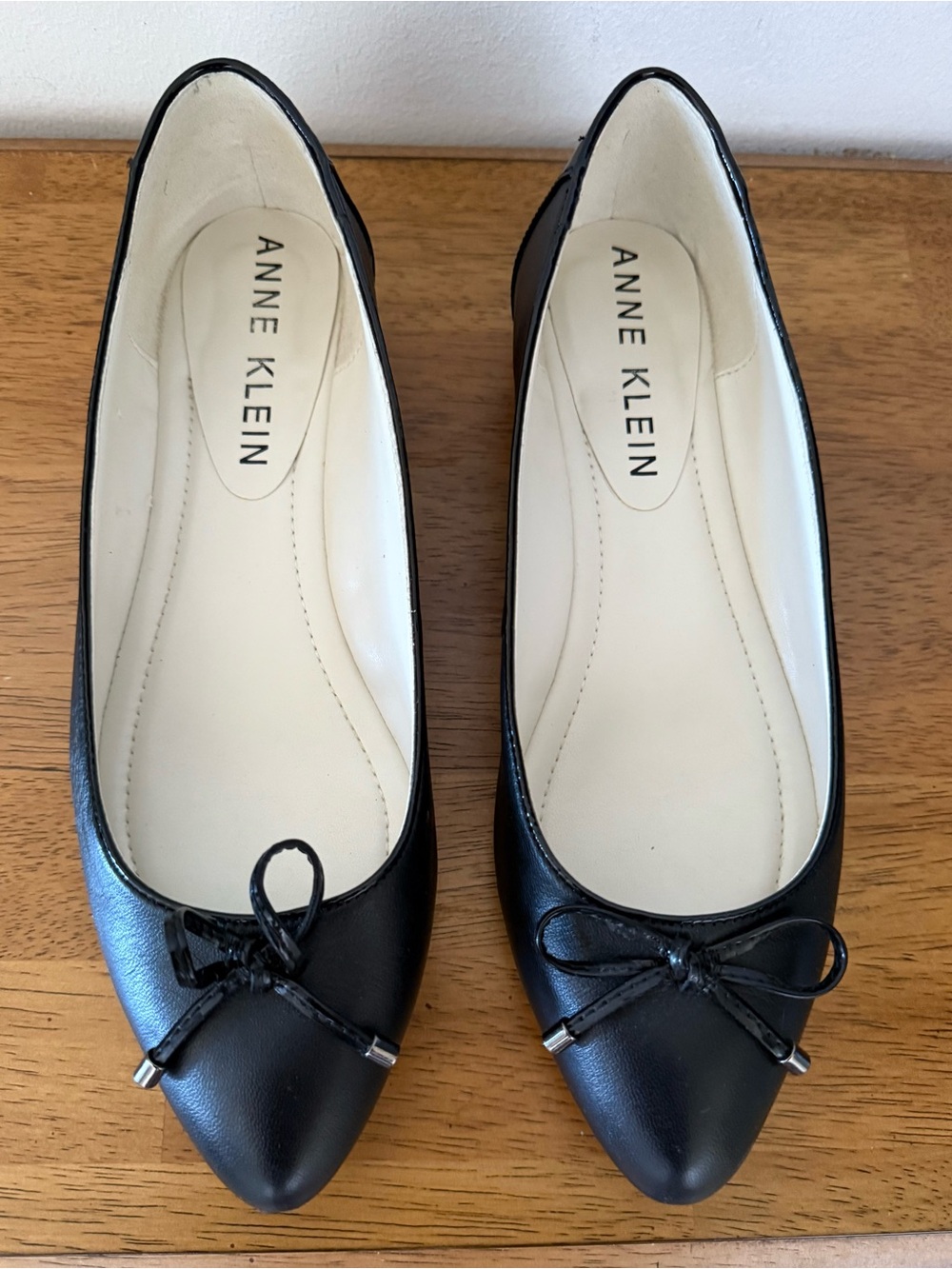 Anne Klein Black Pointed-Toe Bow Flats